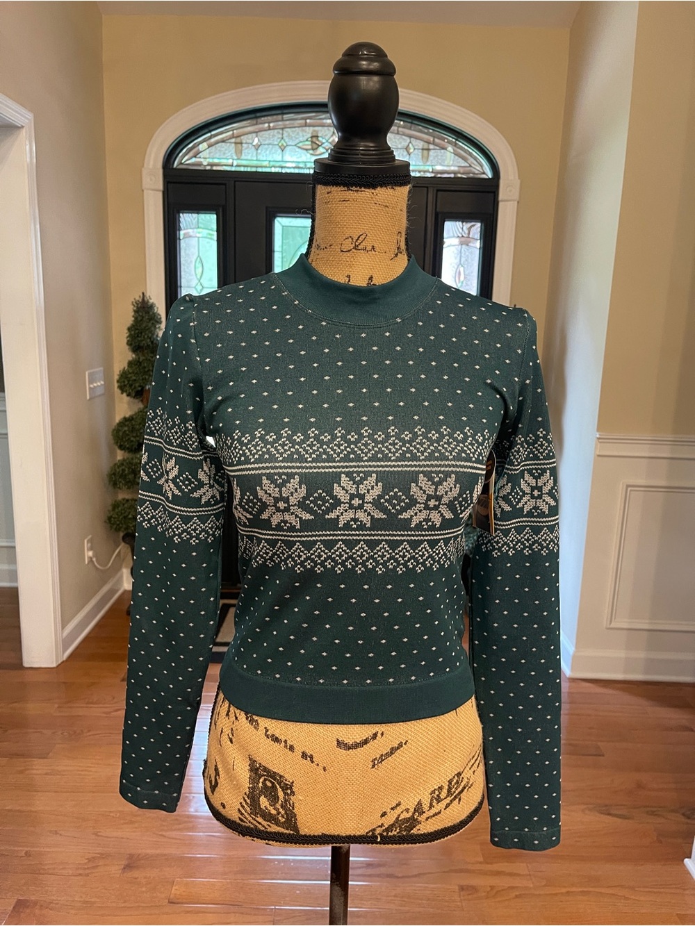 Avia Women's Green Fair Isle Long Sleeve Cropped Mock Neck Athletic Top Shirt M